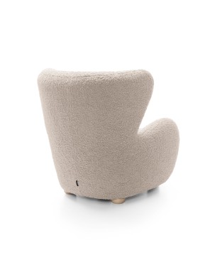 Fotel CIRO z szerokim siedziskiem i drewnianymi nogami w tkaninie ROLF 02