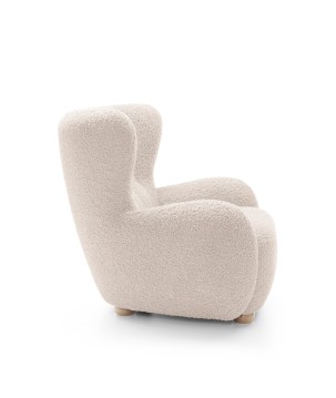 Fotel CIRO z szerokim siedziskiem i drewnianymi nogami w tkaninie ROLF 03