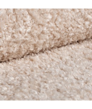 Fotel CIRO z szerokim siedziskiem i drewnianymi nogami w tkaninie ROLF 03