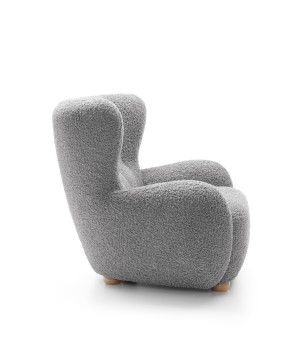 Fotel CIRO z szerokim siedziskiem i drewnianymi nogami w tkaninie ROLF 06