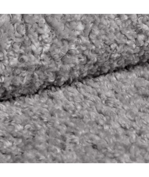 Fotel CIRO z szerokim siedziskiem i drewnianymi nogami w tkaninie ROLF 06