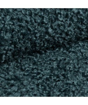 Fotel CIRO z szerokim siedziskiem i drewnianymi nogami w tkaninie ROLF 17