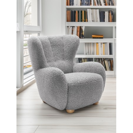 Fotel CIRO z szerokim siedziskiem i drewnianymi nogami w tkaninie ROLF 06