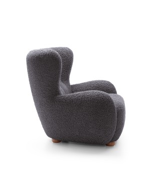 Fotel CIRO z szerokim siedziskiem i drewnianymi nogami w tkaninie ROLF 08