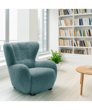 Fotel CIRO z szerokim siedziskiem i drewnianymi nogami w tkaninie ROLF 17